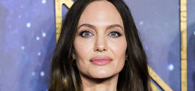 Angelina Jolie shows off her mastectomy scars for the first time 1