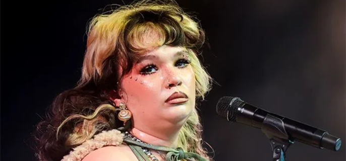 Lola Young Clarifies Her Sexuality in Response to Fan Declaring 'No Man' Deserves Her 1
