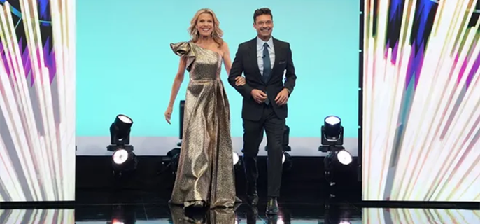 Ryan Seacrest debuts as 'Wheel of Fortune' host with Vanna White by his side 1