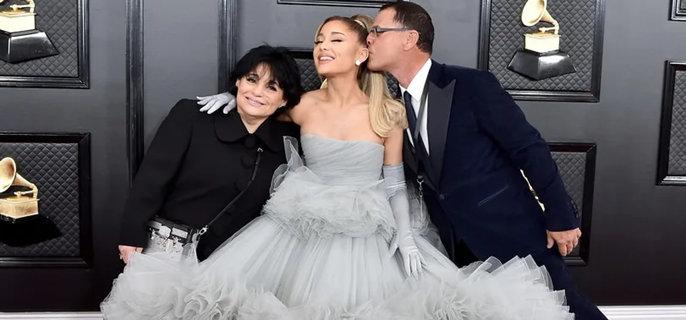 Ariana Grande Shares Update on Her Parents' Relationship After Divorce 1