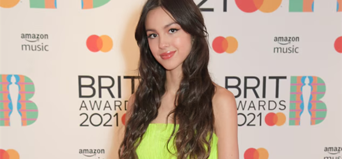 Olivia Rodrigo Reacts to Boyfriend Louis Partridge's Shoutout After Glastonbury 1