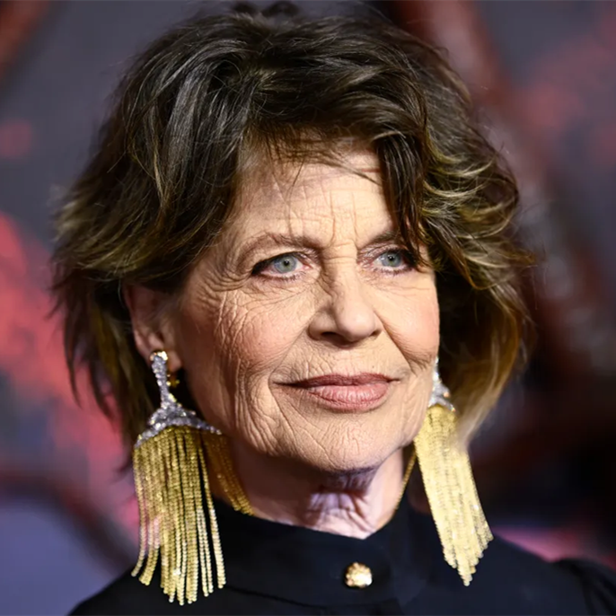 &lsquo;Stranger Things&rsquo; Star Linda Hamilton Rejects Anti-Aging Obsession: &ldquo;This Is the Face I&rsquo;ve Earned&rdquo;
