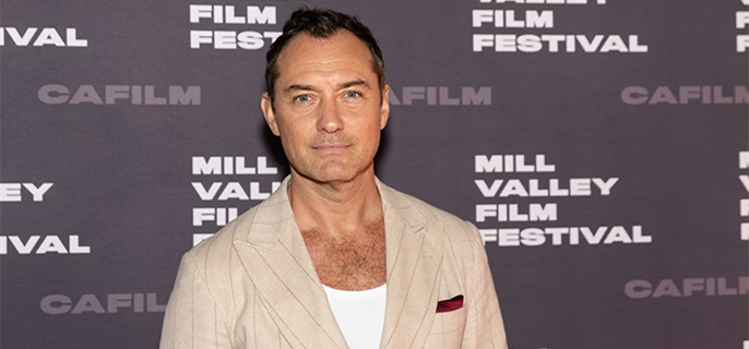 The Holiday's Jude Law Jokes About His Role in TV Series Reboot 1