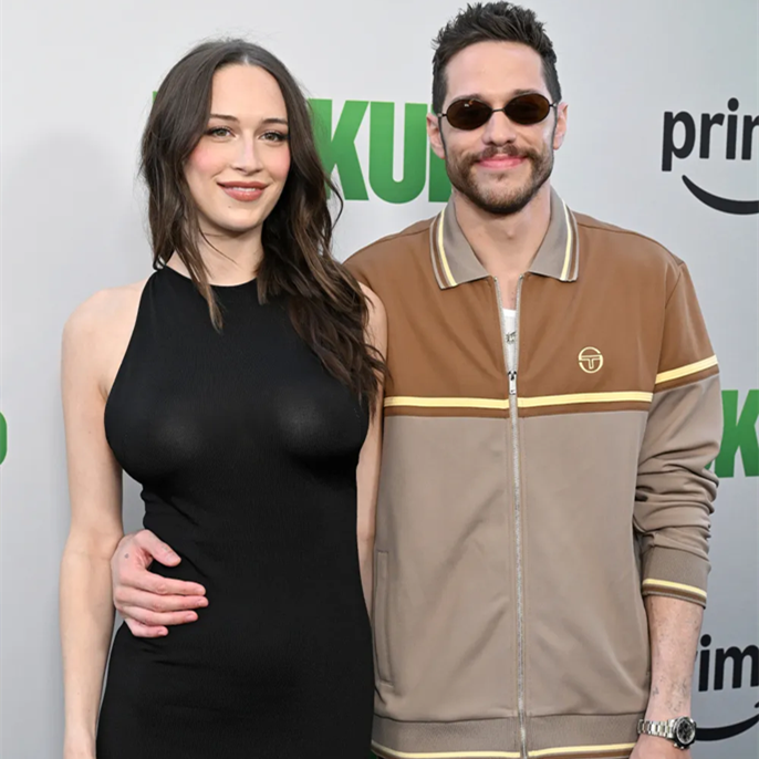 Pete Davidson Packs on the PDA With Bikini-Clad Pregnant Girlfriend Elsie Hewitt 