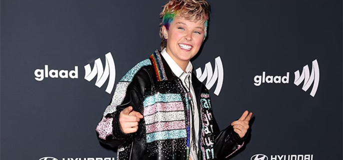 JoJo Siwa Reveals She Was Hospitalized Hours Before Black Friday Performance 1