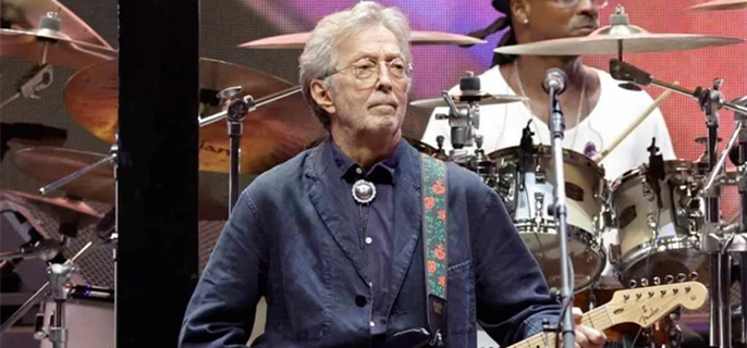 Rock Music Star Eric Clapton Abruptly Ends Show After Being Hit by Object 1