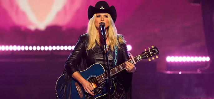 Miranda Lambert Performs 'Kerosene' and 'Dammit Randy' as She Receives Country Icon Award 1