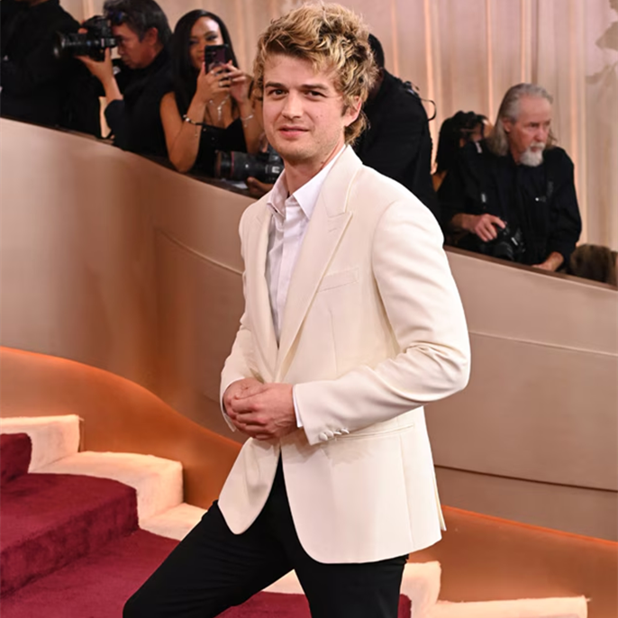 Joe Keery Debuts Bleach Blonde Hair Transformation at Golden Globes 2026 