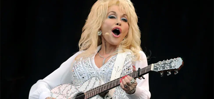 Dolly Parton postpones shows over 'health challenges' 1