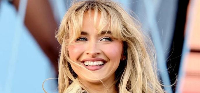 Sabrina Carpenter unveils Christmas gift for fans 1