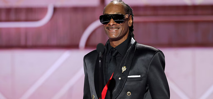 Snoop Dogg's Golden Globes 2026 Appearance Gets Standing Ovation From Crowd 1