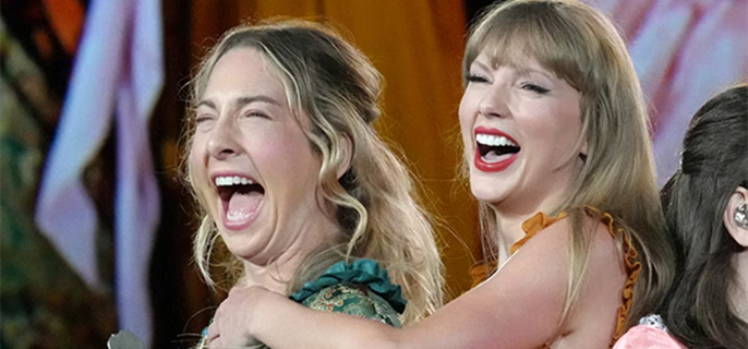 Taylor Swift Is Bejeweled in Gold at Este Haim’s New Year’s Eve Wedding 1