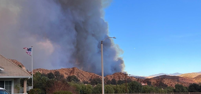 Plumes of panic: Castaic Lake blaze brings chaos to I-5 commuters and locals alike 1