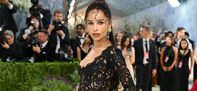 How Zoë Kravitz's Stylist Created a Look to Distract From Harry Styles Engagement Ring 1