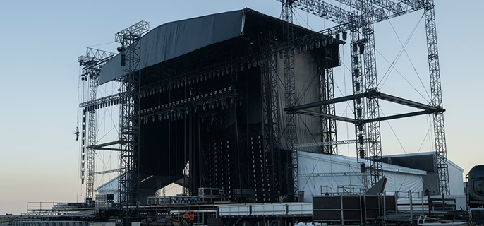 Shakira Rio Concert: Construction Worker Dies From “Crushing Injuries” While Building the Stage  1