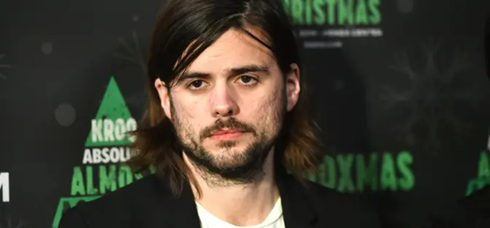 Ex-Mumford & Sons guitarist criticizes music industry for silence after Boulder antisemitic attack 1