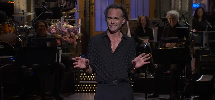 ‘White Lotus’ star Walton Goggins ignores Aimee Lou Wood feud rumors in ‘SNL’ debut 1
