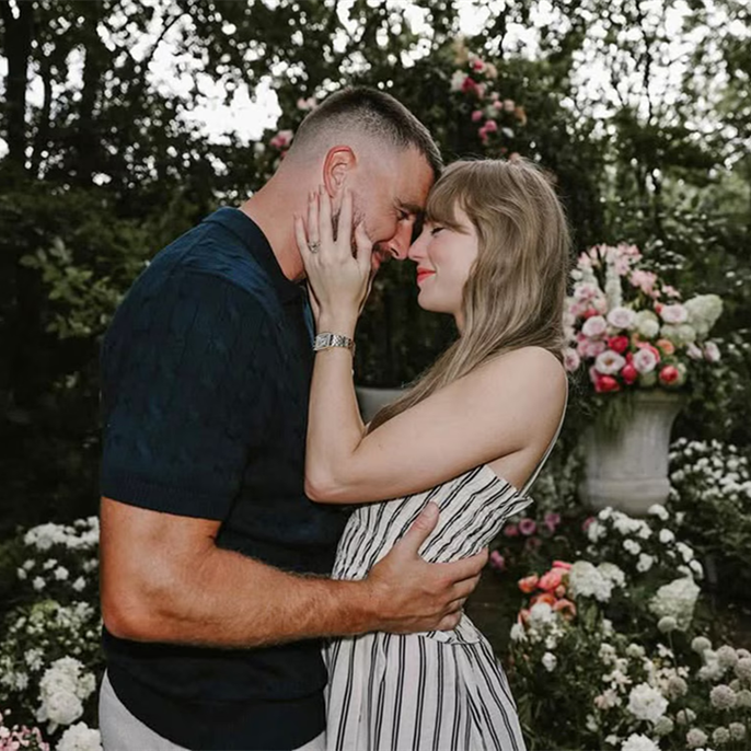 Is Taylor Swift at Travis Kelce's Chiefs Game? Here's the Truth