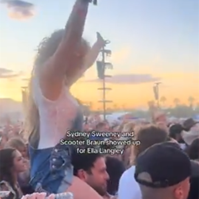 Sydney Sweeney Spotted Sitting on Scooter Braun&rsquo;s Shoulder at Stagecoach