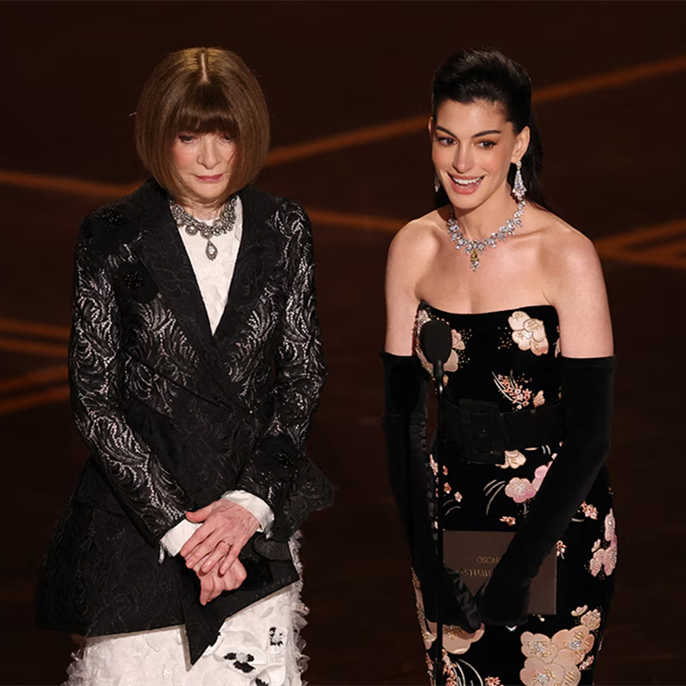 Anna Wintour Playfully Shades Anne Hathaway in Rare Oscars 2026 Appearance