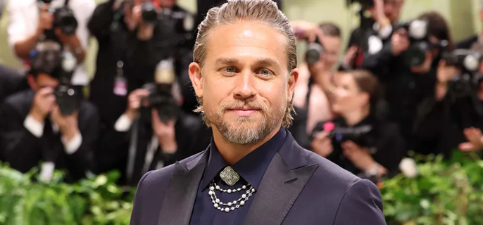 Charlie Hunnam Debuts His Ed Gein for ‘Monster’ Season 3 1