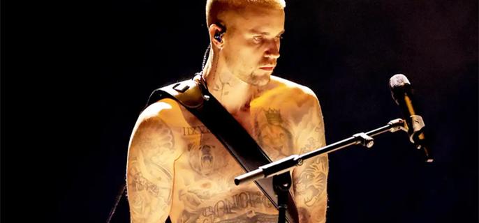 Justin Bieber Flaunts His Abs and Tattoos During Shirtless Performance at the 2026 Grammys 1