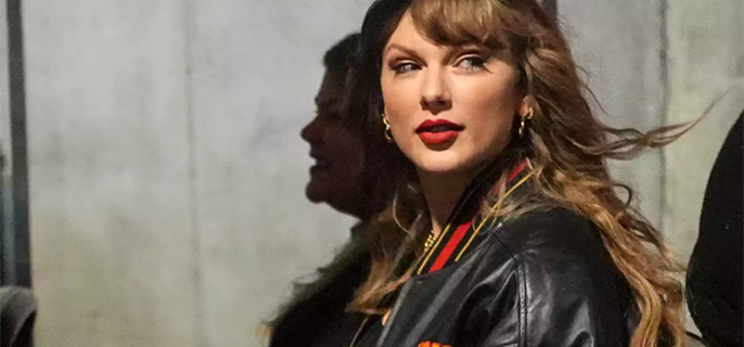 Taylor Swift Fan Says She's 'Not Okay' After Superstar Wears Vintage Chiefs Jacket She Sold on eBay: 'Can't Make This Up' 1