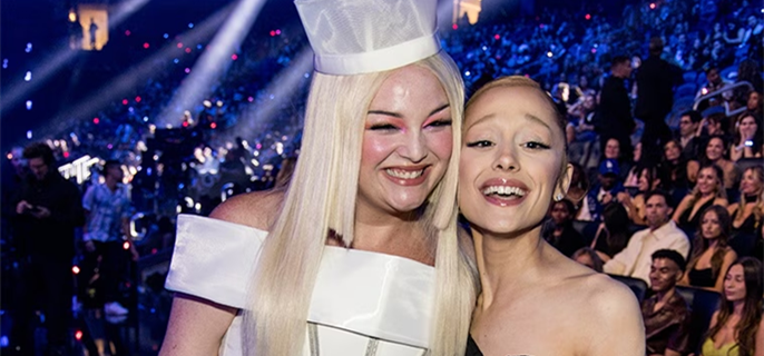 VMAs 2025: Ariana Grande Hilariously Reacts to Pal Megan Stalter Being ID'd as Kesha in Their Photo 1