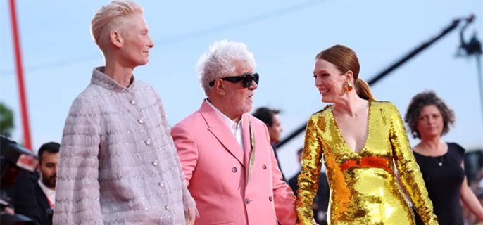 Pedro Almodóvar and New Muses Julianne Moore and Tilda Swinton Land Unbelievable 17-Minute Venice Standing Ovation for ‘The Room Next Door’ 1