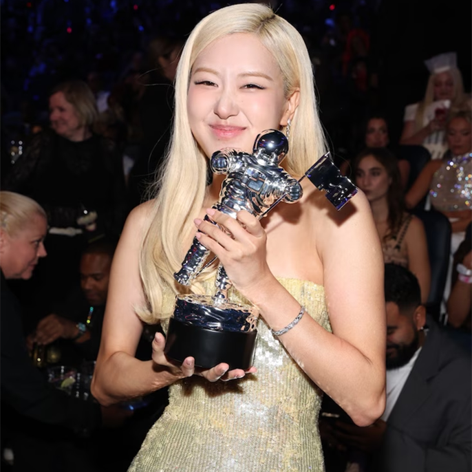 Blackpink's Rosé Shares Her Therapist's Advice in Emotional Speech at MTV VMAs 2025
