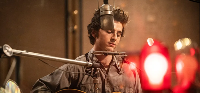 ‘A Complete Unknown’ Critics Praise Timothée Chalamet’s “Electrifying” and “Authentic” Performance as Bob Dylan 1