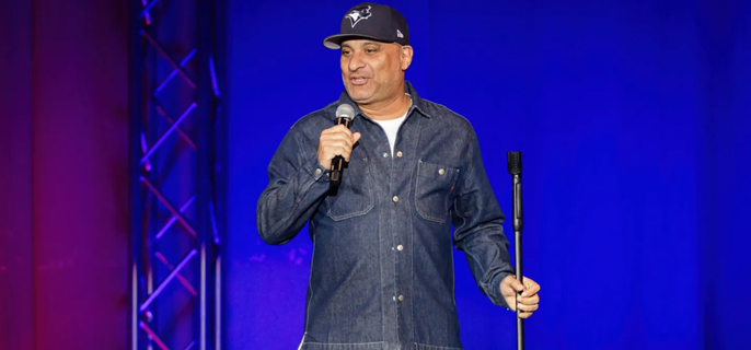 ‘Deported’ Comic Russell Peters Doesn’t Fear Being Sent Home Under Trump: “They’d Be Damn Foolish to Get Rid of Me” 1