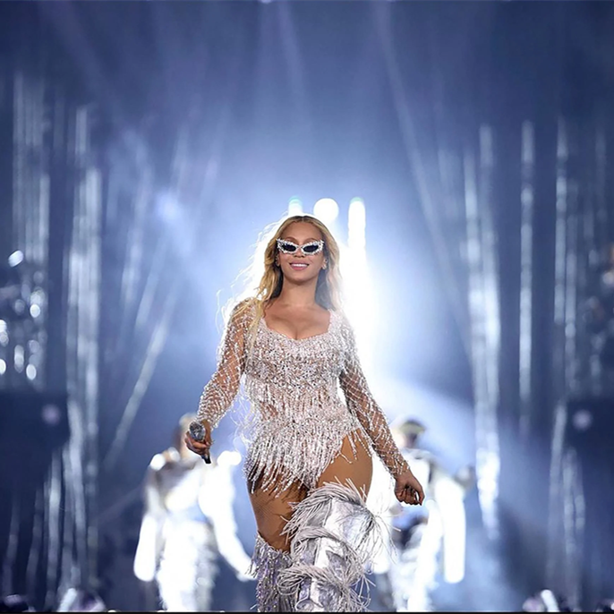 Fans Call To Cancel Beyoncé After She Wore An 'Insulting' Shirt On Stage: 'So Offensive'
