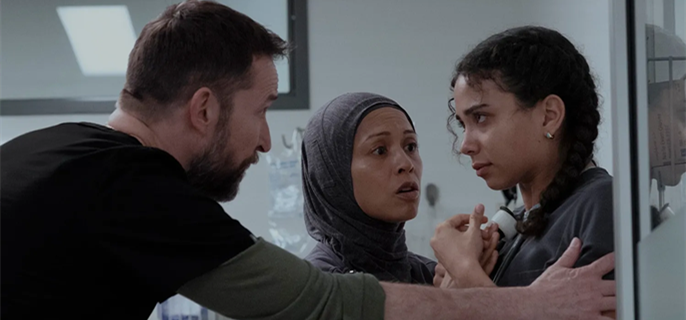 The Pitt star reveals Noah Wyle sprang into action when an injury 'covered' her in blood: 'He became like Dr. Robby' 1