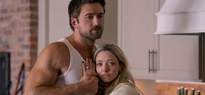 The Man Caught Between Sydney Sweeney and Amanda Seyfried 1