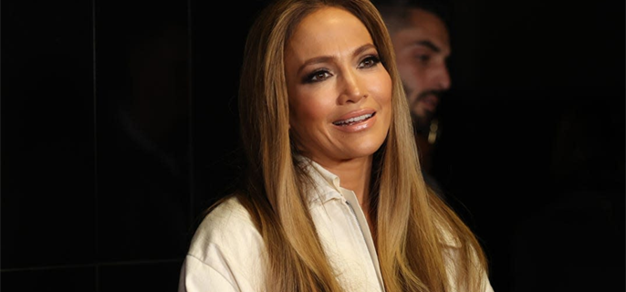 Jennifer Lopez Wears Miniskirt and Platform Shoes to ‘Unstoppable’ Photo Call 1