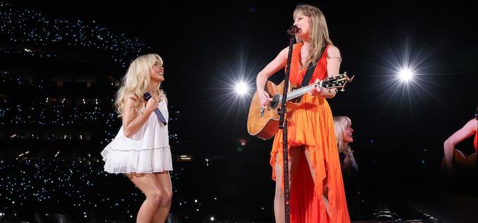 Sabrina Carpenter joins Taylor Swift on stage for an 'Espresso' mashup: '300 eraspressos later' 1