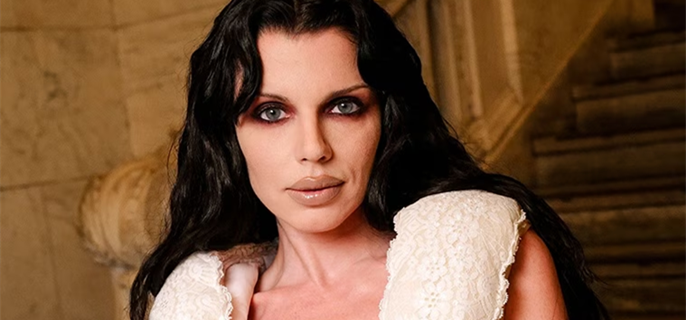 Julia Fox Clarifies Her Sexuality After Coming Out as Lesbian 1
