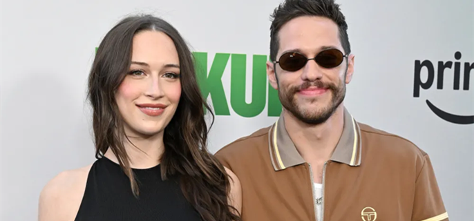 Pete Davidson Packs on the PDA With Bikini-Clad Pregnant Girlfriend Elsie Hewitt  1