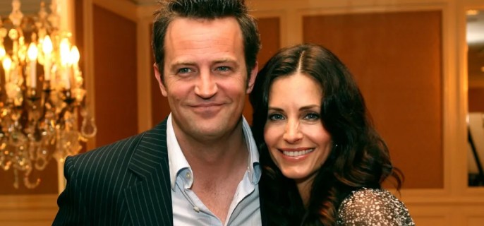 Courteney Cox Says Matthew Perry Visits Her “A Lot” After His Death 1