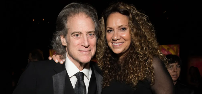 Richard Lewis’ Wife Joyce Lapinsky Speaks Out for First Time, Thanks Fans for the “Loving Tributes” 1