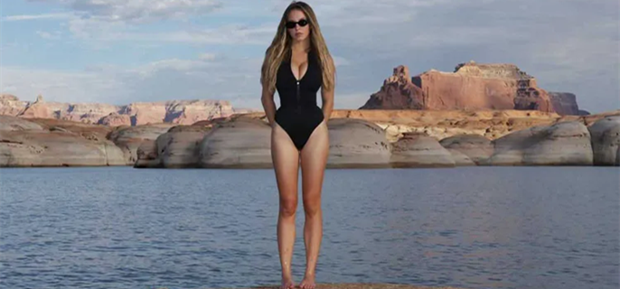 Sydney Sweeney Shares Swimsuit Photos from Her 'Trip to Mars' Over Her Birthday Weekend 1