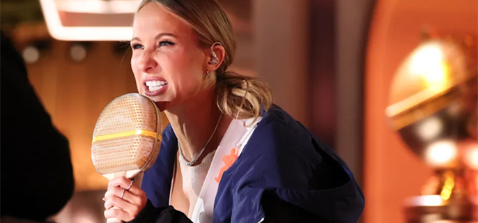 5 lines from Nikki Glaser that sum up her night as Golden Globes host 1