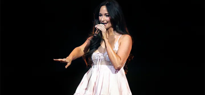 Kacey Musgraves Calls Out Fan Who Grabbed Her During Tampa Show 1