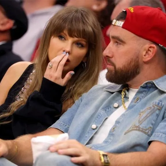 Taylor Swift Helps Travis Kelce Make a Young Fan&rsquo;s Day at NBA Game