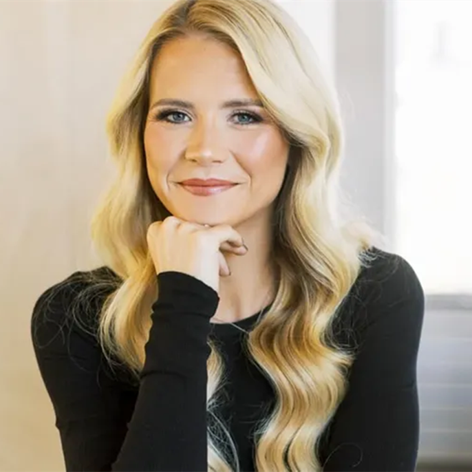 Elizabeth Smart, 38, Shocks Fans with Bodybuilding Photo: 'Embracing My Chance at Life'