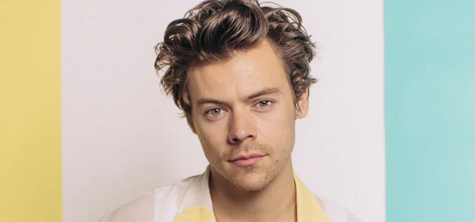 Harry Styles packs on PDA with mystery woman 1