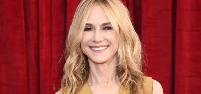 ‘Star Trek: Starfleet Academy’ Series Casts Holly Hunter in Main Role 1