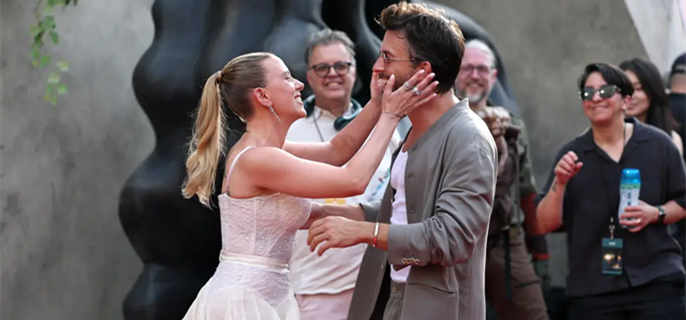 Jonathan Bailey defends kissing married Scarlett Johansson at ‘Jurassic World Rebirth’ premieres: ‘Life’s too short not to’ 1