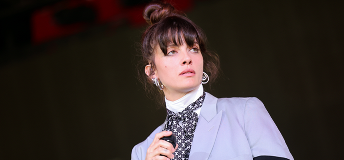 Israeli Artist Noga Erez Gets Emotional During Coachella Set: “I’m Just Heartbroken and Sad” 1